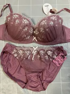 F75L グラナティス　花柄刺繍のブラ＆ショーツセット　パープル