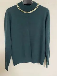 アースミュージックエコロジー　長袖パール付きニット　レディース緑ニット