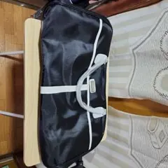 黒のナイロンボストンバッグ