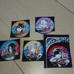 魔都精兵のスレイブ バースデー缶バッジステッカー ジャンプショップ