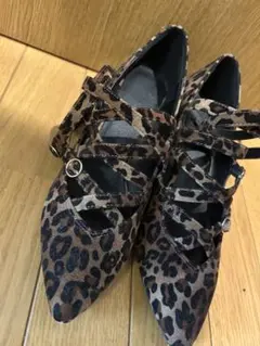 ヒョウ柄 クロスストラップ ミドルヒールパンプス
