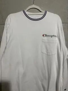 チャンピオン　Champion ホワイト 長袖Tシャツ ポケット付き