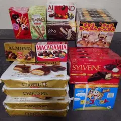 【りり様専用・おまけ付き】チョコレート菓子・飲料　詰め合わせセットのサムネイル