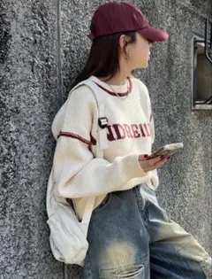 ロゴ入り クルーネックニット 長袖 アイボリー