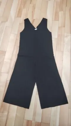 【美品】Khaju ブラック Vネックオールインワンのサムネイル