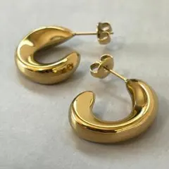 ピアス　C型　フープ　ゴールド　ステンレス　ボリューム　大ぶり