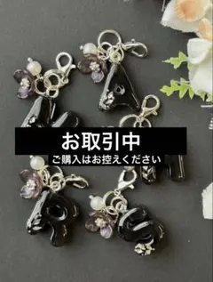 S ミニミニ　イニシャルチャーム　ブラック＆ラインストーン　レジンチャーム S ミニミニ イニシャルチャーム ブラック＆ラインストーン レジン
