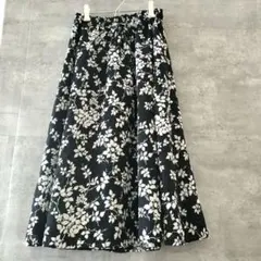アーバンリサーチロッソ 花柄スカート フレア 総ゴム 黒 白 日本製 Fミモレ丈のサムネイル