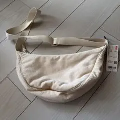 ユニクロ ラウンドミニショルダーバッグ（コーデュロイ）