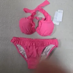 フリル付きピンクセパレート水着