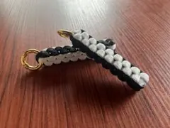 キーホルダー　チャーム　白黒 カラビナ　2個セット