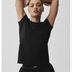 ALO yoga Essential ショートスリーブ ストリートTシャツ - メルカリ
