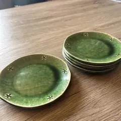 緑色の陶器皿セット