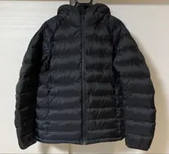 ユニクロ　ウルトラライトダウンパーカ　3D