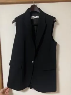 ZARA 黒のジレ Sサイズ