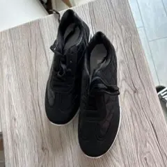 ブラック キルティング スニーカー