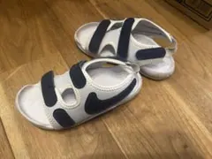 ナイキ　ホワイト/ネイビー ストラップ付きサンダル　NIKE