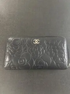 CHANEL カメリア エンボス ラウンドファスナー 長財布 ブラックのサムネイル