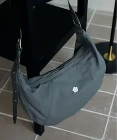 マリクワ　ワンポイント刺繍 ナイロン ショルダーバッグ