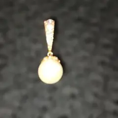 真珠とクリスタル装飾のペンダントトップ