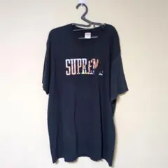 SUPREME 紺色TシャツLサイズ。