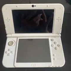 New Nintendo 3DS LL ホワイトお好きなカセット２個付き