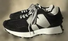 New Balance 327ブラック/グレー スニーカー