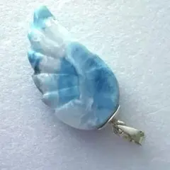 【まるで絵画】　希少天然カラー　高級ラリマー　天使の羽根ペンダントトップ