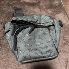 キウ KiUトラ柄 ボディバッグ ダークグリーン 未使用品 撥水 フェス