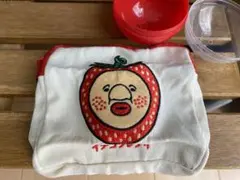 こびとづかん　スクエアポーチ　イチゴクレナイ