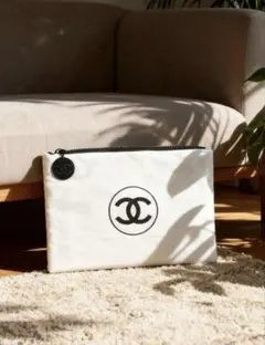 ♡ キルティング 化粧ポーチ CHANELノベルティーポーチホワイト KF4