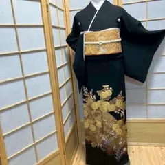 ［6442］黒留袖 鳳凰花 作家物 駒刺繍 五つ紋 下り藤 比翼 正絹 着物 袷 6111］黒留袖 美品 駒刺繍 落款有 比翼付 五つ紋 下り藤 正絹 着物 袷