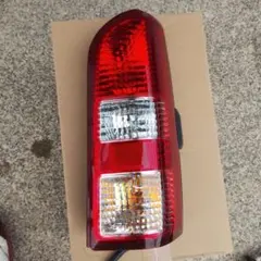 スズキ エブリーワゴン GH-DA62W　テールランプ　右１個のサムネイル