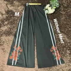 【Withour Meet】フレアパンツ　イージーパンツ　花柄刺繍　黒　Mサイズ