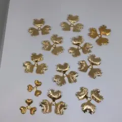 金色の花型デコレーションパーツ 12個セット