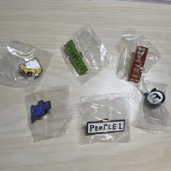 FC限定 PEOPLE1 ロゴ ピンバッジ ピンズ - メルカリ