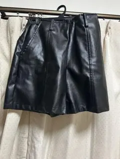 レザーパンツスカート　ブラック　膝上