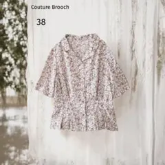 美品✨ 【クチュールブローチ】 ブラウス （38） 花柄 ベージュ 裾タック入りのサムネイル