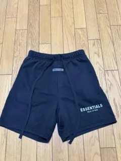 ESSENTIALS ブラック ショートパンツ - メルカリ