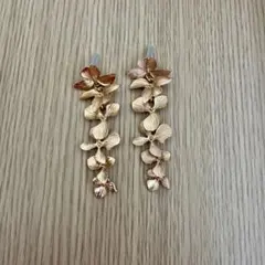 大人可愛い ゴールド フラワー ロングピアス 揺れる 上品 春