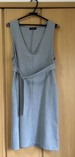 simone listグレー ノースリーブ Vネック ワンピース