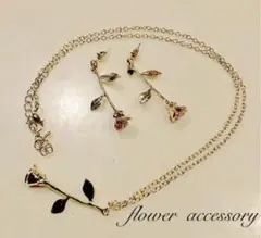 揺れる一輪のローズピアス&大人ローズネックスset♦︎単品可