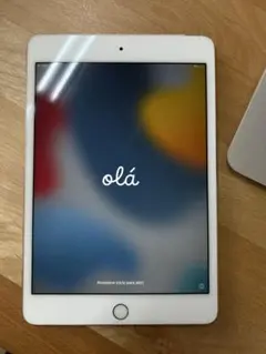 42.iPad mini 4 Wi-Fi + Cellular16GBゴールド