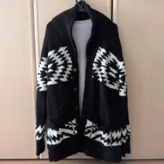 黒と白の幾何学模様カーディガン