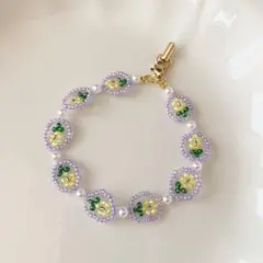 小花モチーフ　ビーズストラップ　ラベンダー×イエロー　レトロ　ハンドメイド