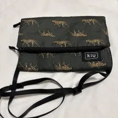 KIU ショルダーポーチ　ヒョウ