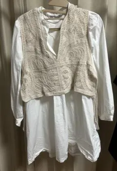 ZARA レース編みベスト付きホワイトシャツ