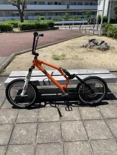 フルサスキックスクーター Sunnのフレームベースのサムネイル