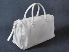 kuipo オフホワイト ハンドバッグ