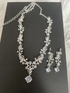 ブライダルアクセサリー ネックレスとピアスセット